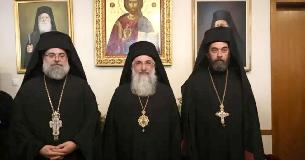 «Λευκός καπνός» μετά το... μπαρούτι στην Εκκλησία της Κρήτης